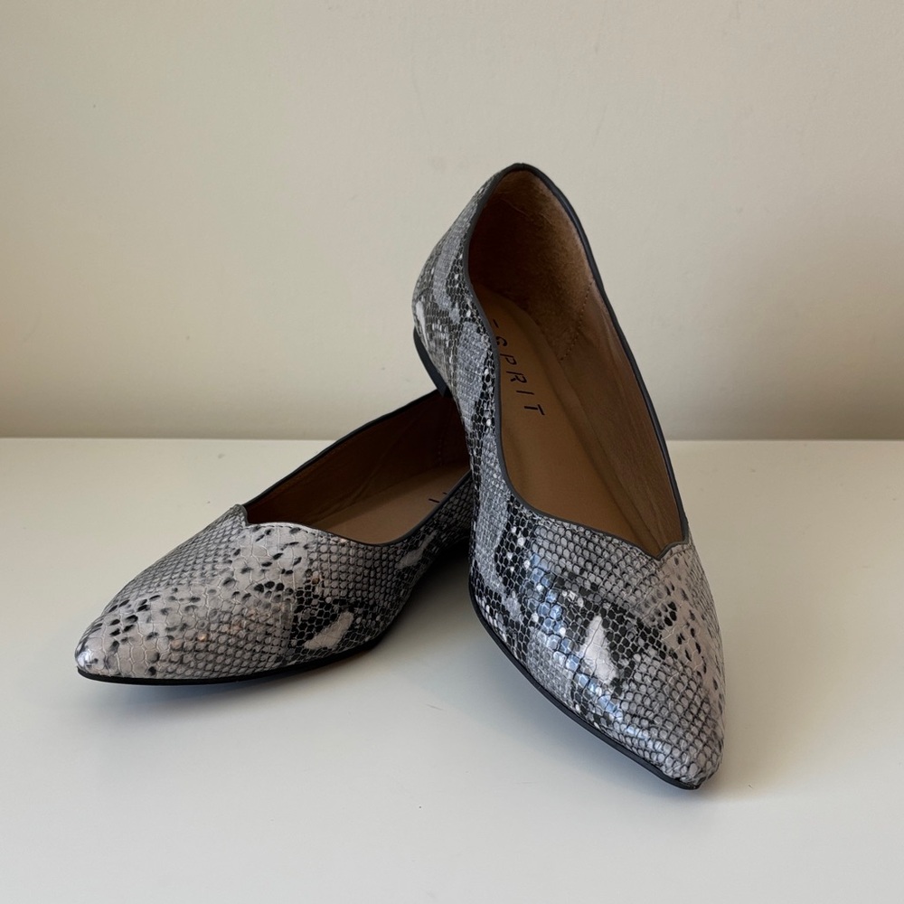 Esprit Pamela E19PAM70 SnakeSkin Print Pointed Toe Flats PU Leather Size 6 EUC